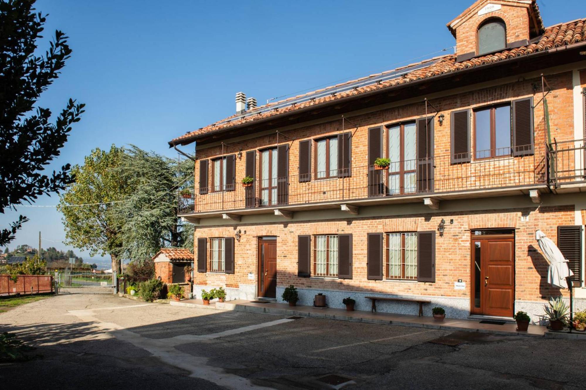 Casa Rubbo - Appartamento 'Como' Nelle Langhe Alba  Exterior photo