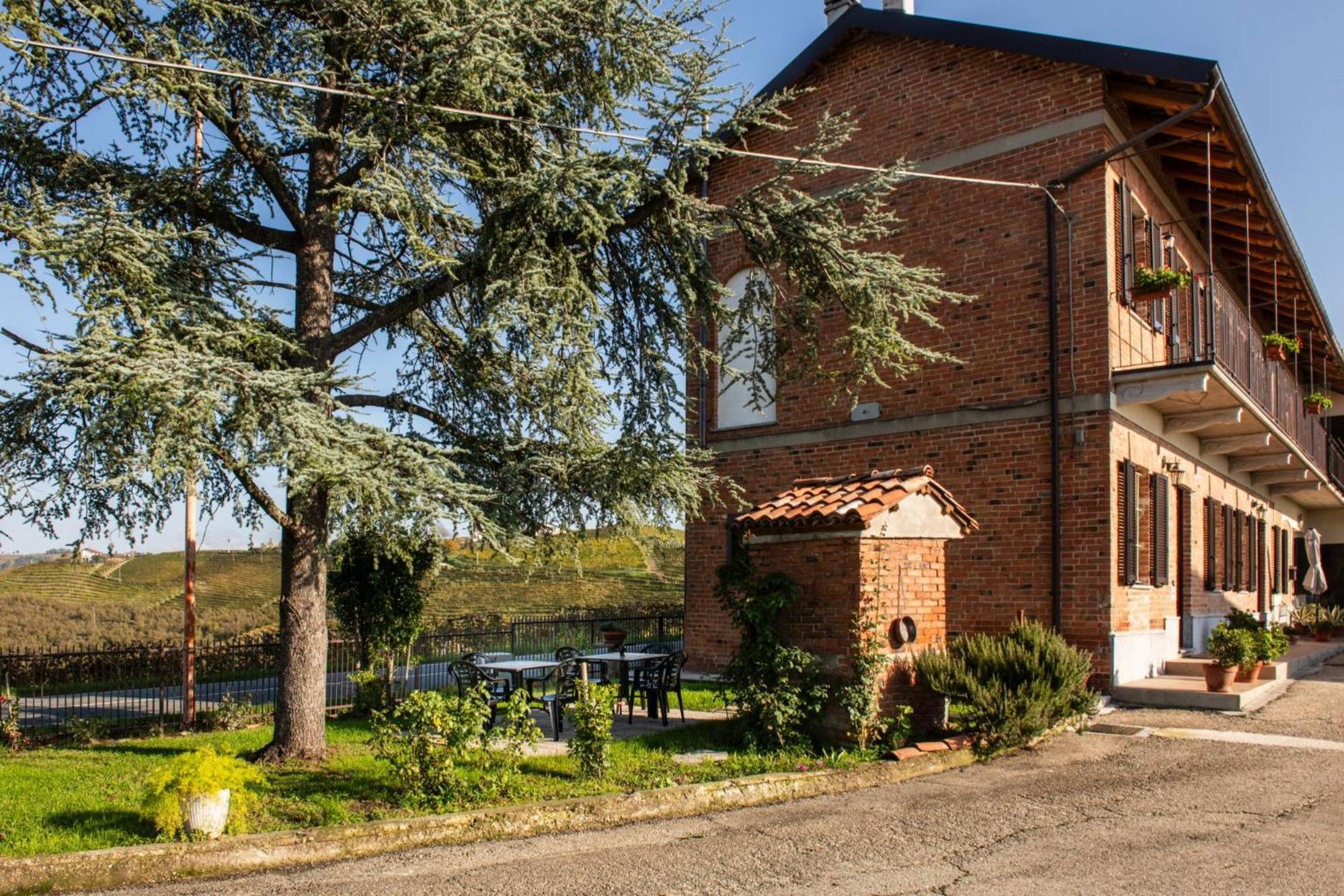 Casa Rubbo - Appartamento 'Como' Nelle Langhe Alba  Exterior photo